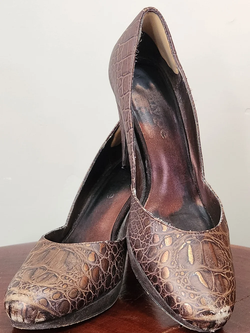 Hype Brown Croc-Embossed Pumps